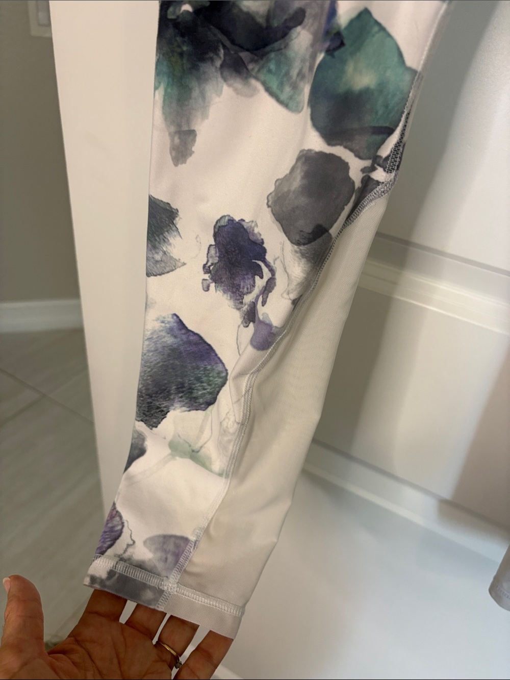 Athleta Mudra Floral Watercolor 7/8 Tight Leggings Size Medium - Picture 6 of 12